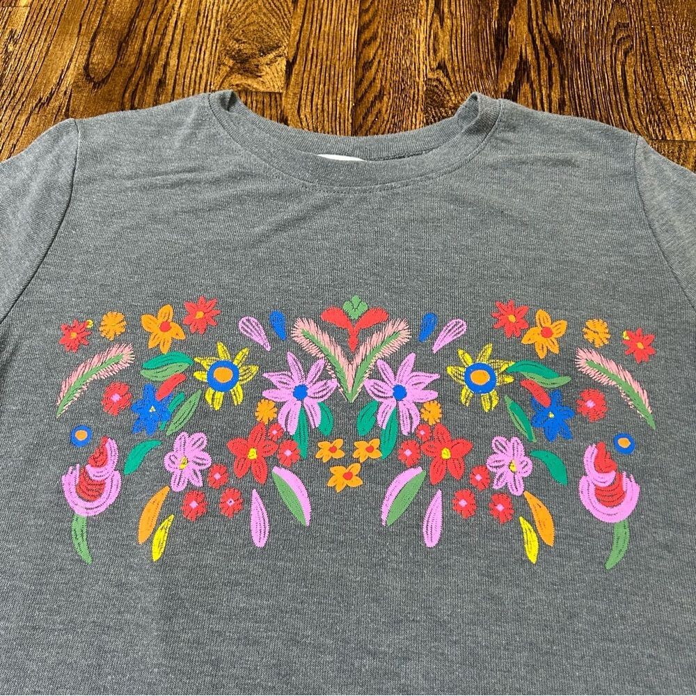 Amaryllis Gray Tee Colorful Floral Print Hi-Lo T-shirt Size 1x - Picture 2 of 9